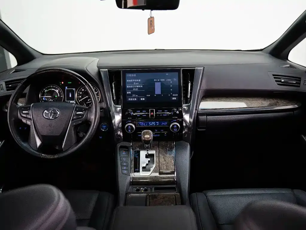 Toyota Alphard — фото 2