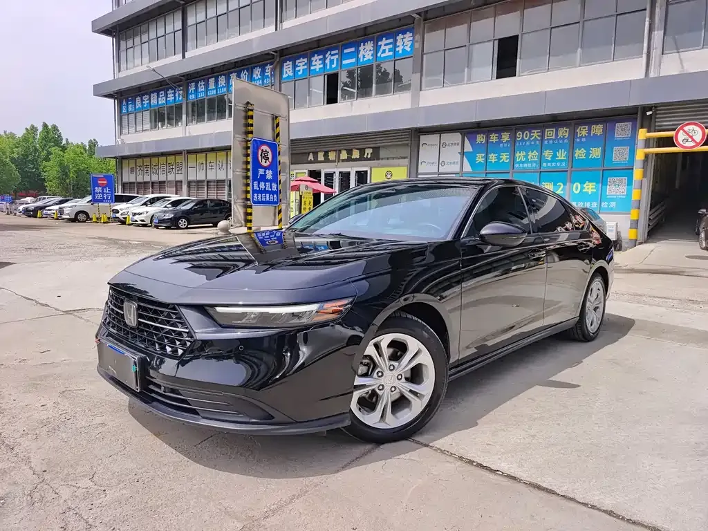 Honda Accord — фото 1