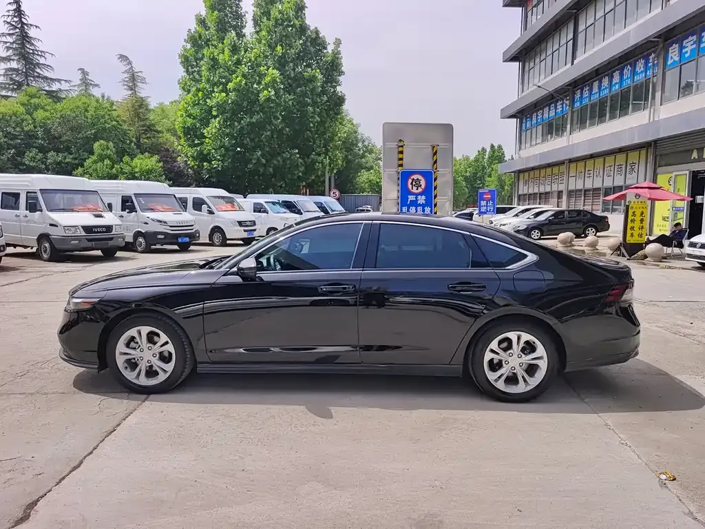 Honda Accord — фото 10