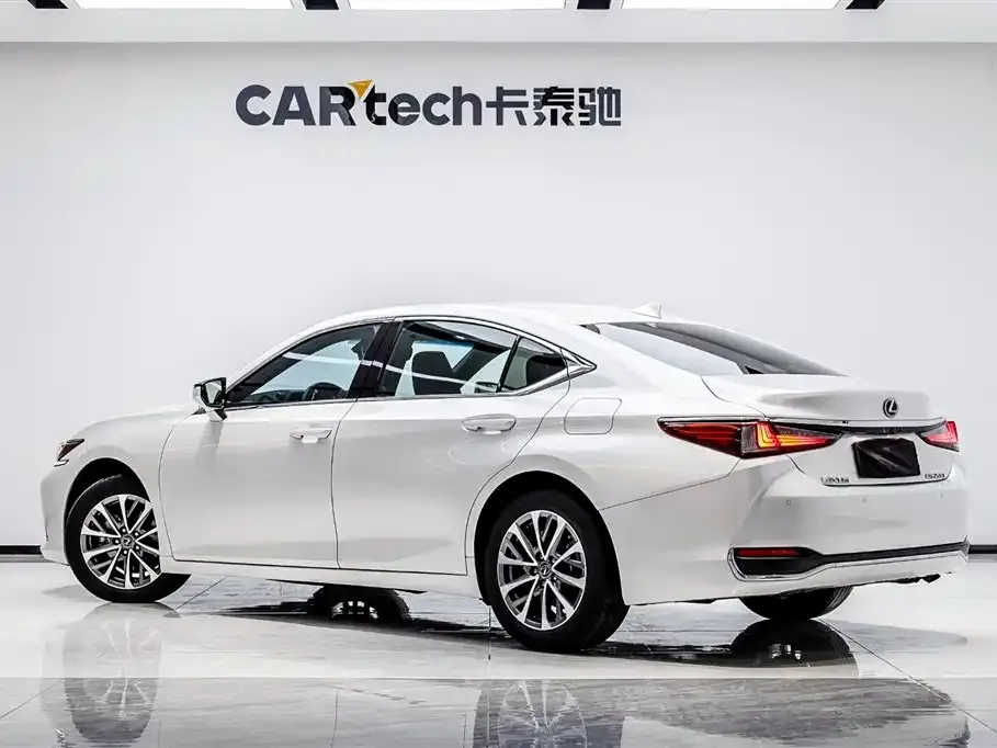 Lexus ES — фото 4