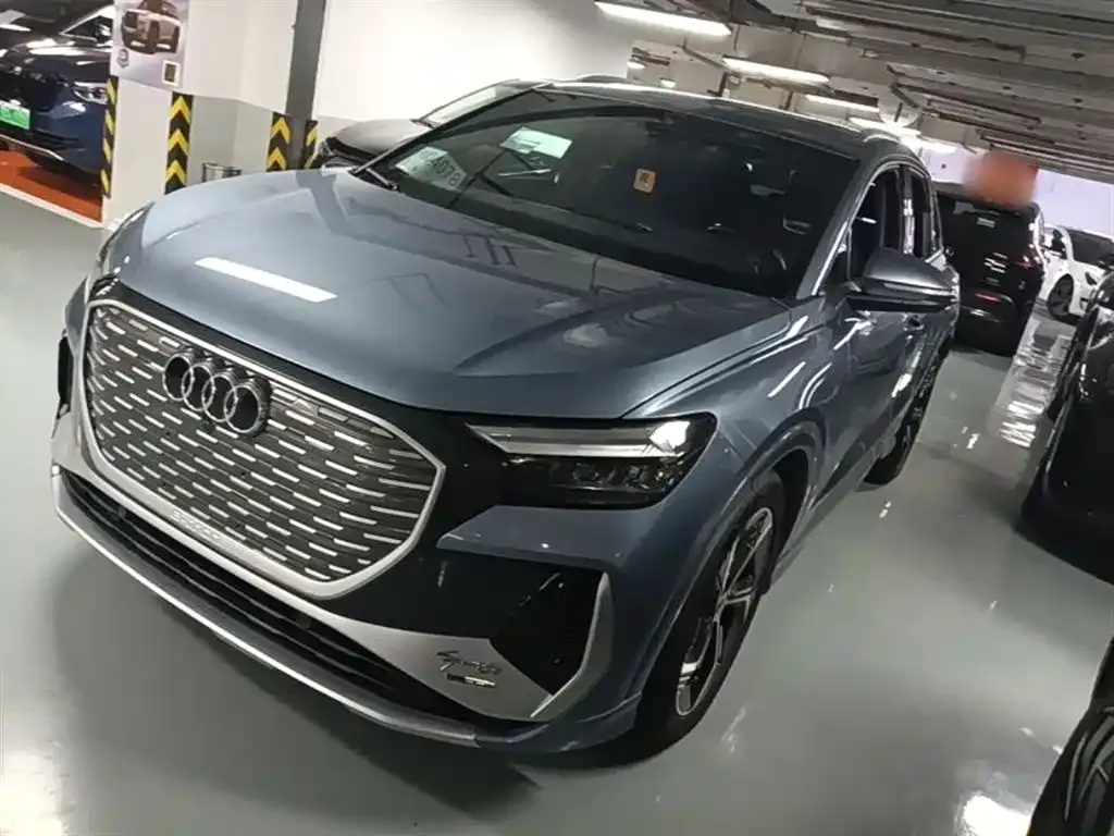 Audi Q4 e-tron — фото 1
