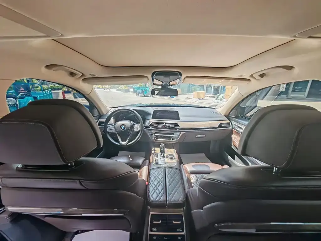 BMW 7 Series — фото 2