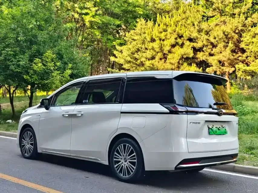 GAC Motor E8 Hybrid — фото 9