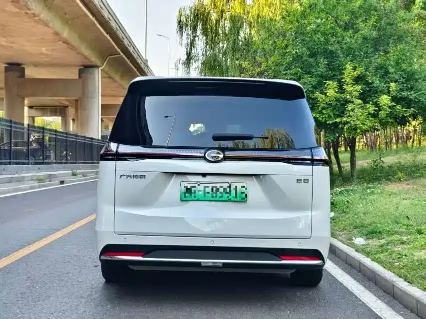 GAC Motor E8 Hybrid — фото 6
