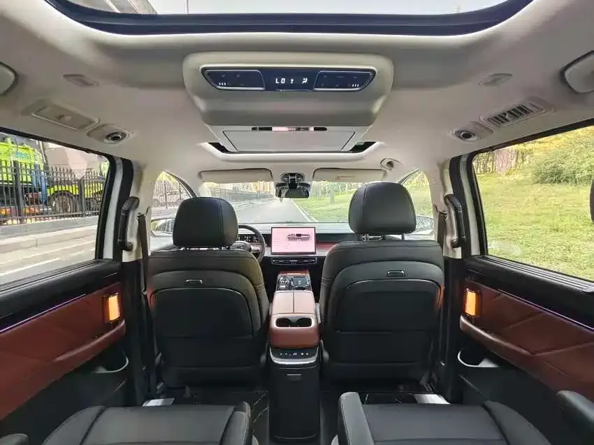 GAC Motor E8 Hybrid — фото 4