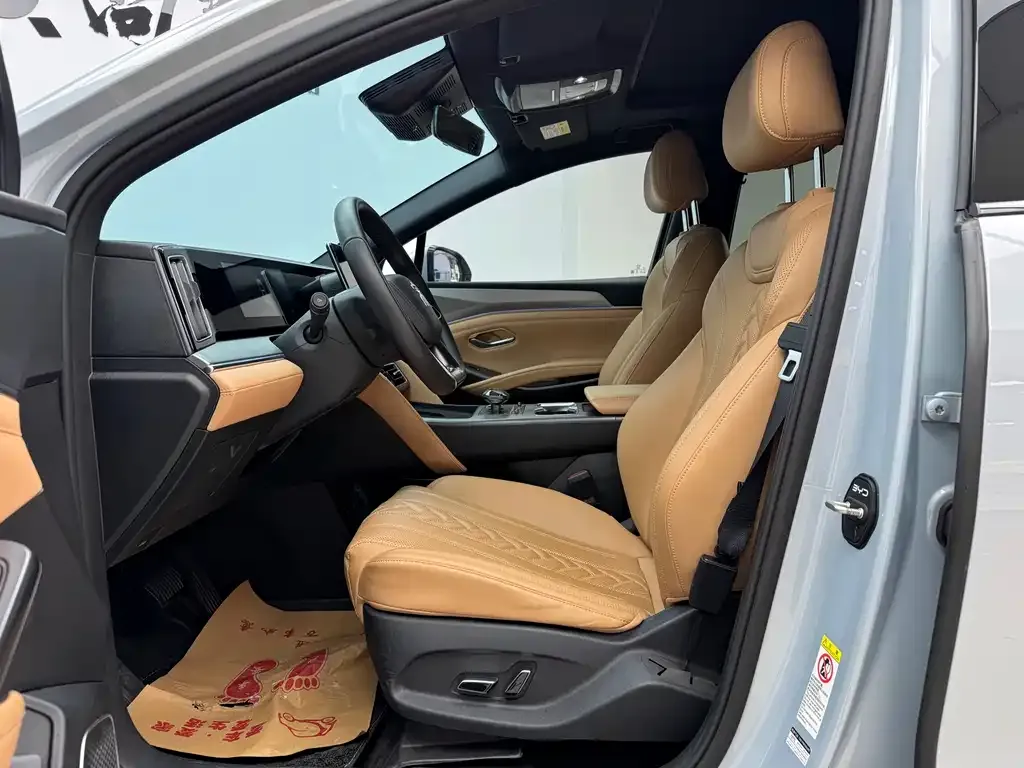 BYD L DM-i — фото 6