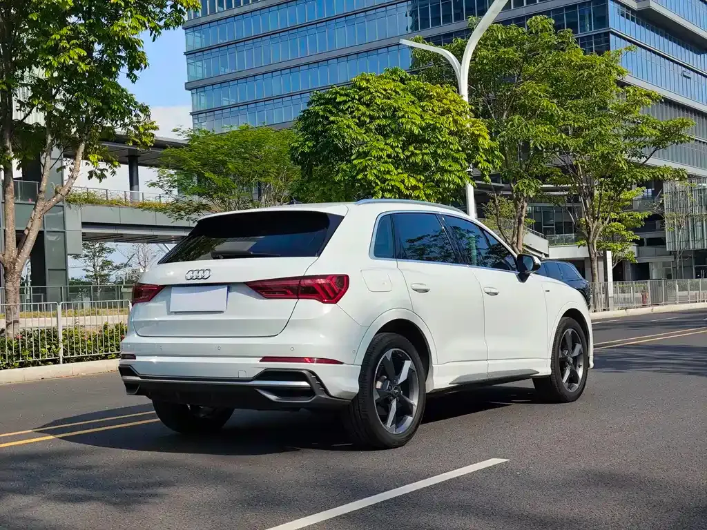 Audi Q3 — фото 10