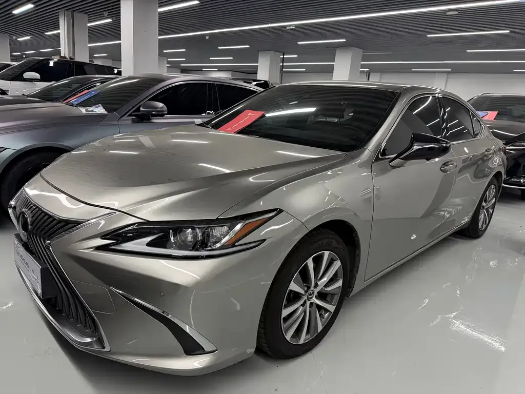 Lexus ES — фото 1