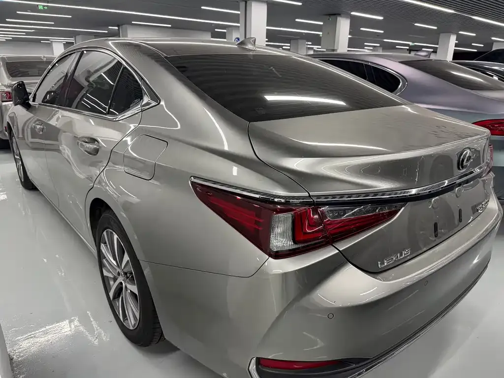 Lexus ES — фото 6