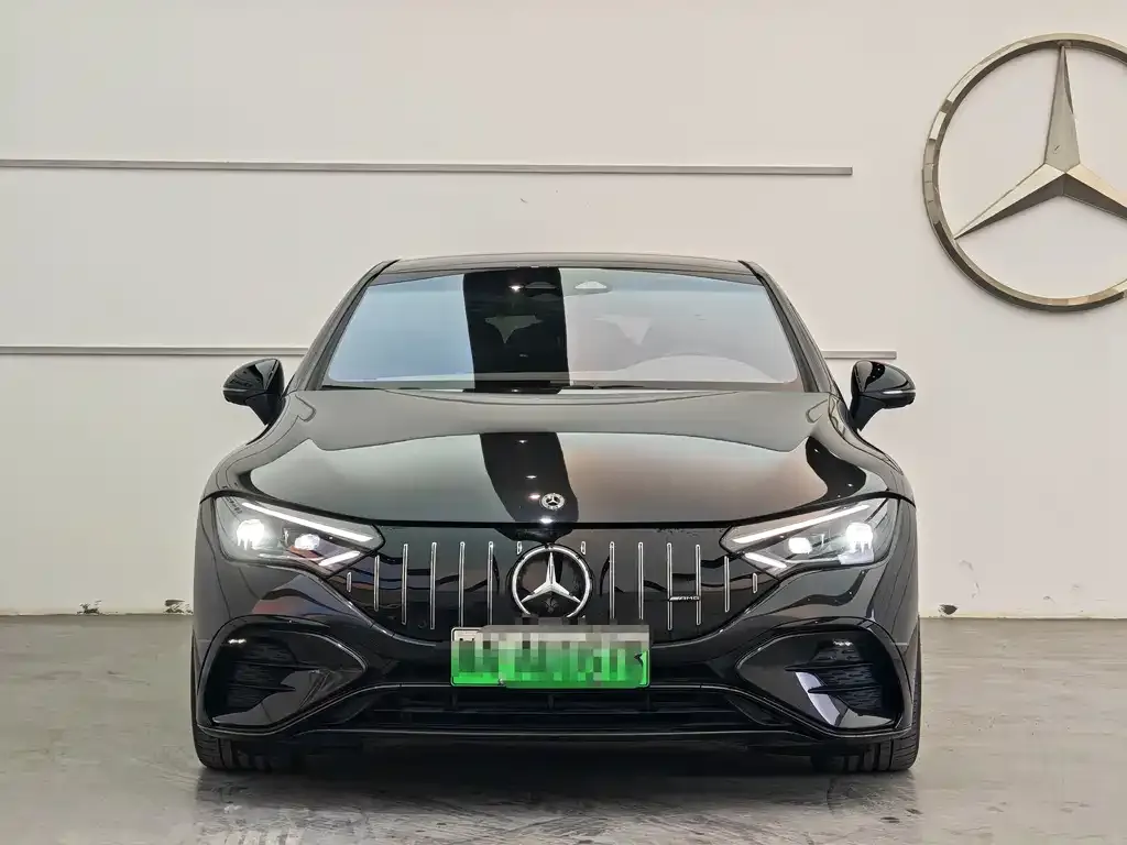 Mercedes-Benz EQE AMG — фото 10