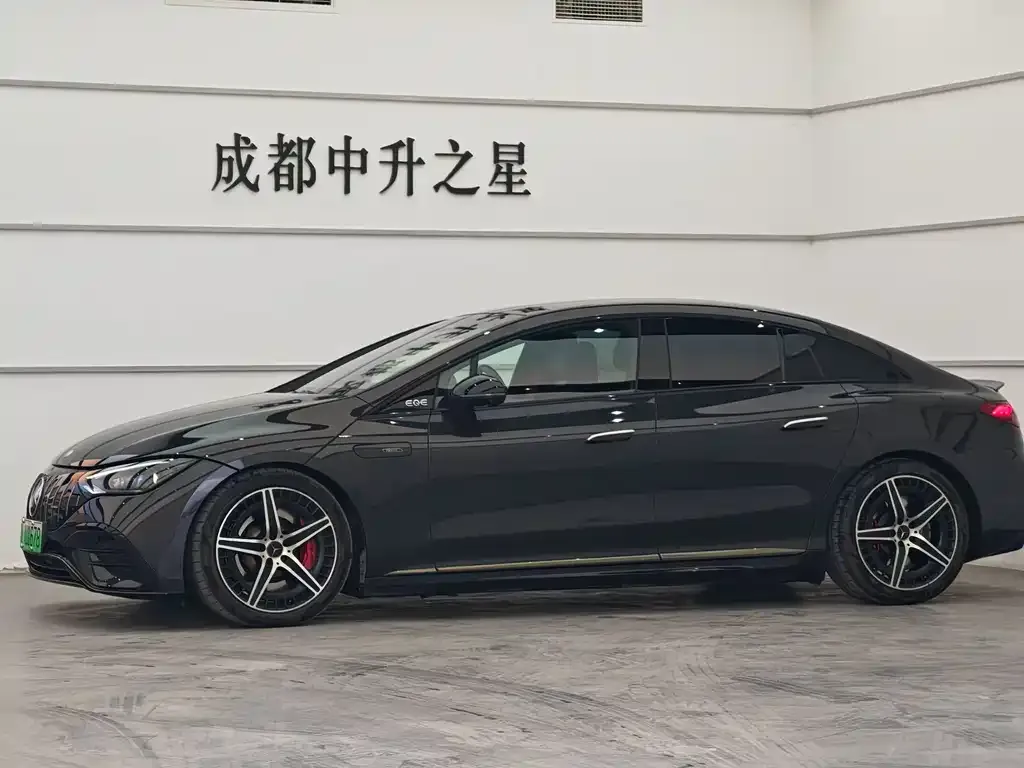 Mercedes-Benz EQE AMG — фото 2
