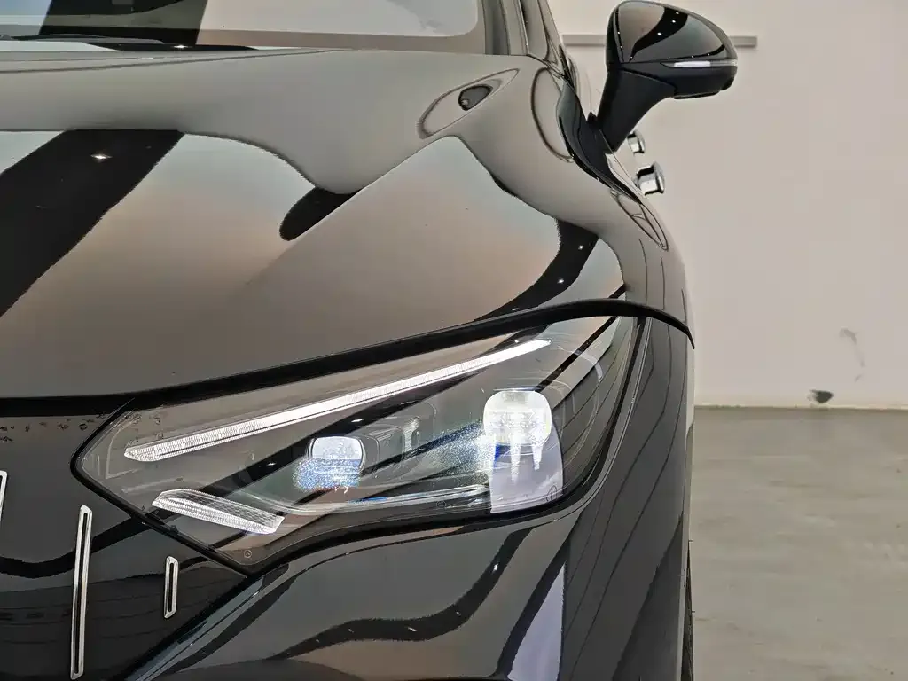 Mercedes-Benz EQE AMG — фото 4