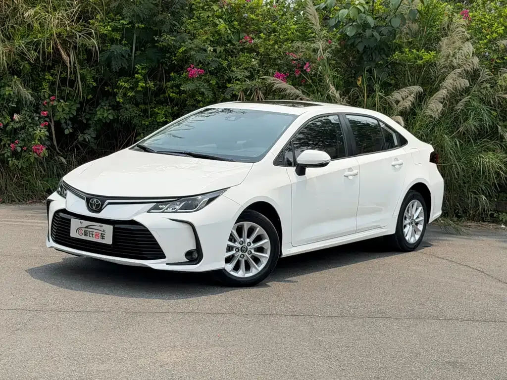 Toyota Corolla — фото 1