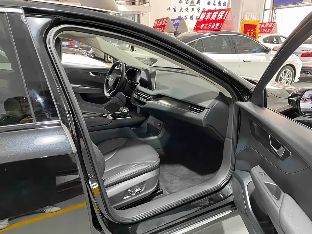Hongqi E-QM5 — фото 3