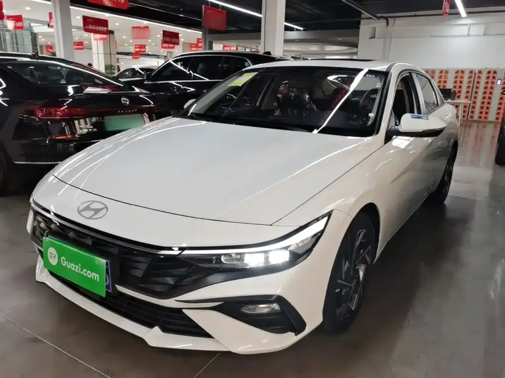 Hyundai Elantra — фото 1