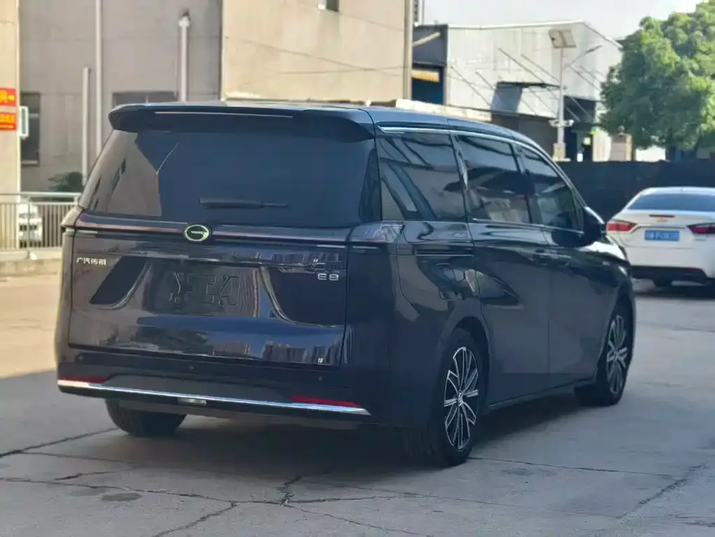 GAC Motor E8 Hybrid — фото 7