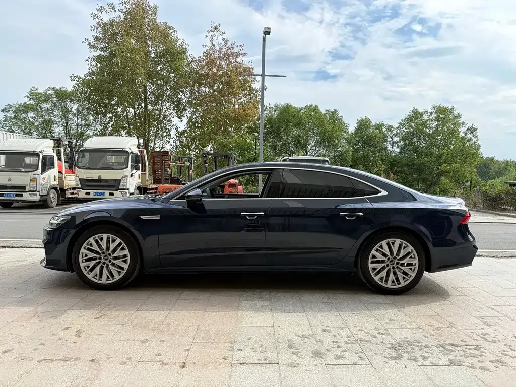 Audi A7L — фото 9
