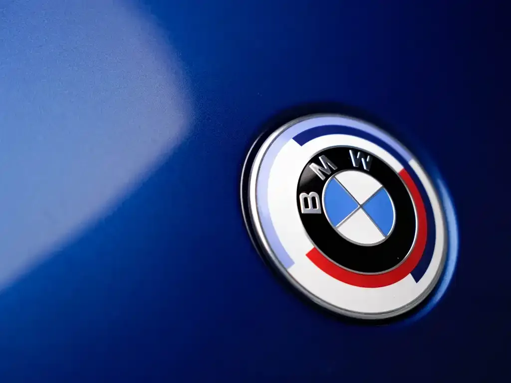 BMW 8 Series — фото 2