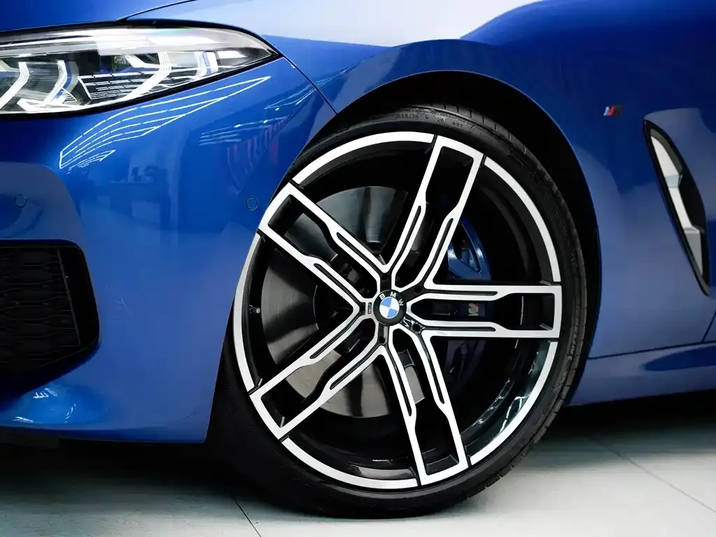 BMW 8 Series — фото 4