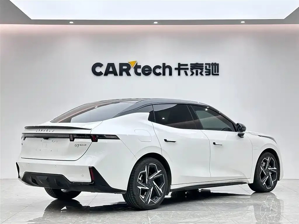 Lynk & Co 07 EM-P — фото 10
