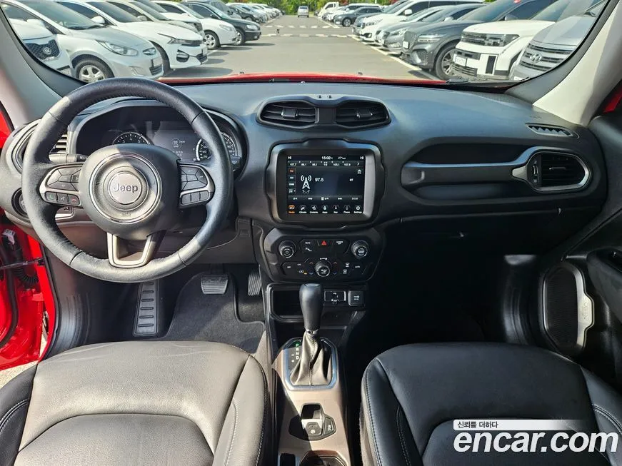 Jeep Renegade — фото 10