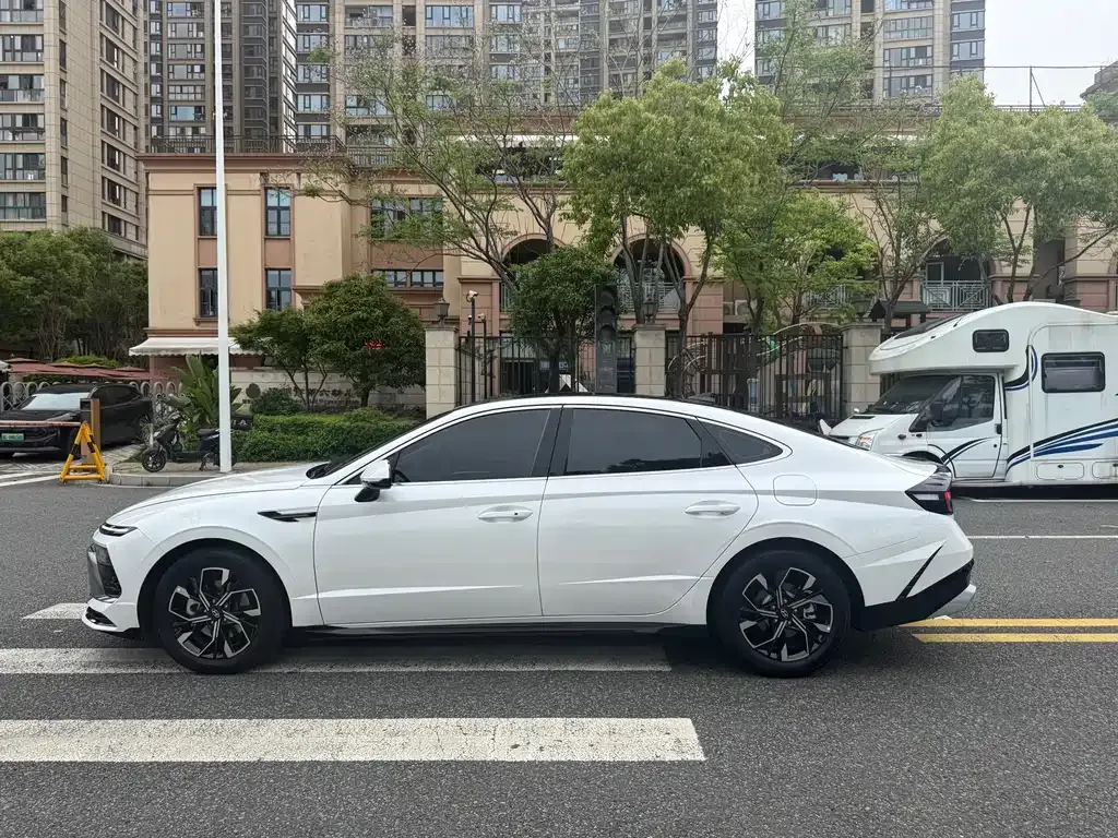 Hyundai Sonata — фото 10