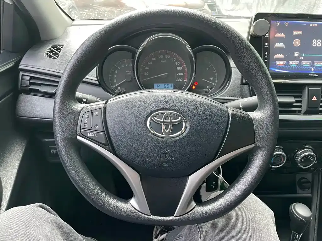 Toyota Vios — фото 4
