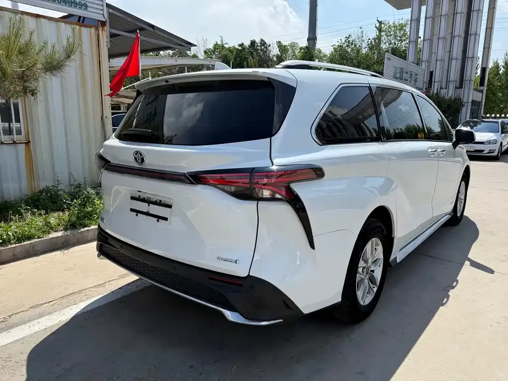 Toyota Granvia — фото 5
