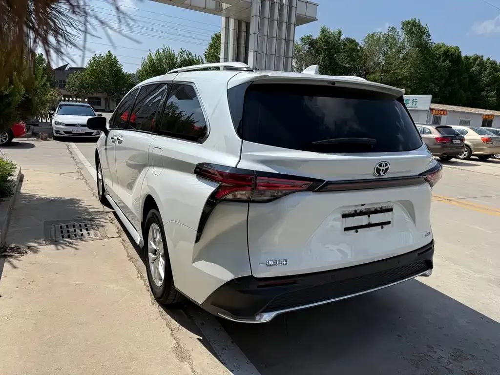 Toyota Granvia — фото 8