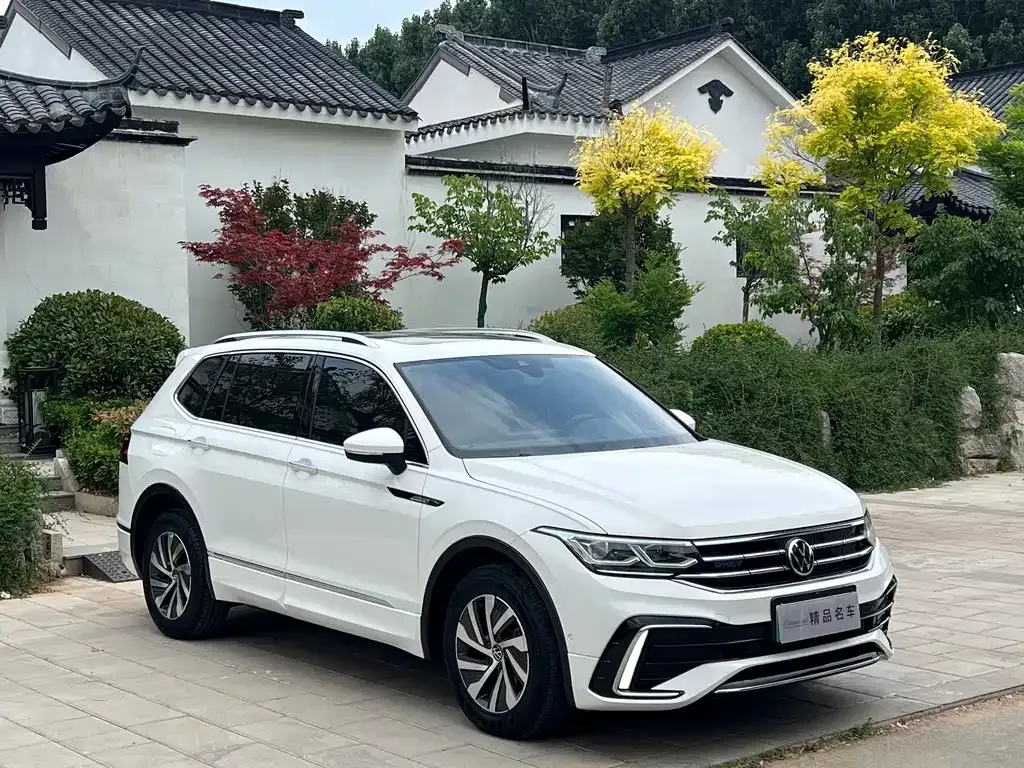 Volkswagen Tiguan L PHEV — фото 7