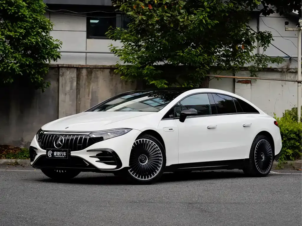 Mercedes-Benz EQS AMG — фото 1