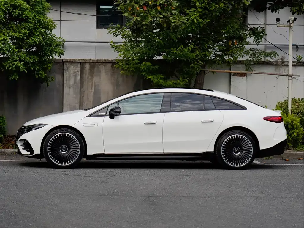 Mercedes-Benz EQS AMG — фото 5