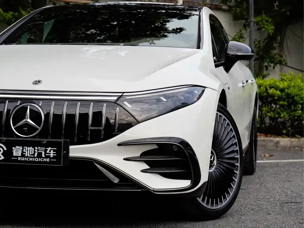 Mercedes-Benz EQS AMG — фото 7