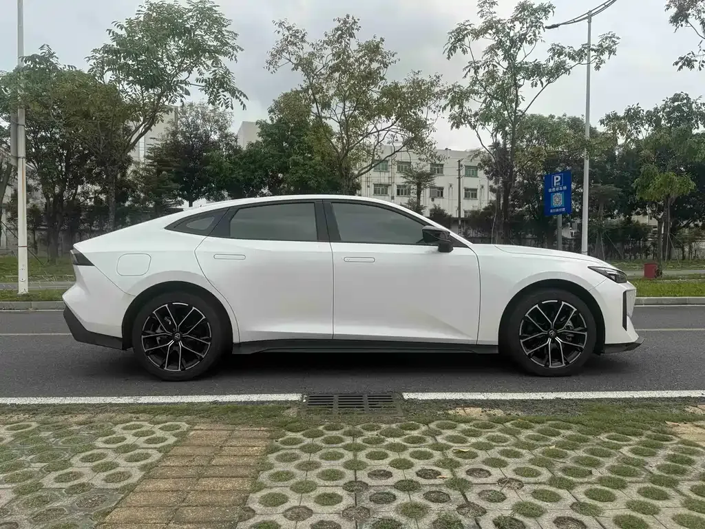 Changan UNI-V iDD — фото 10