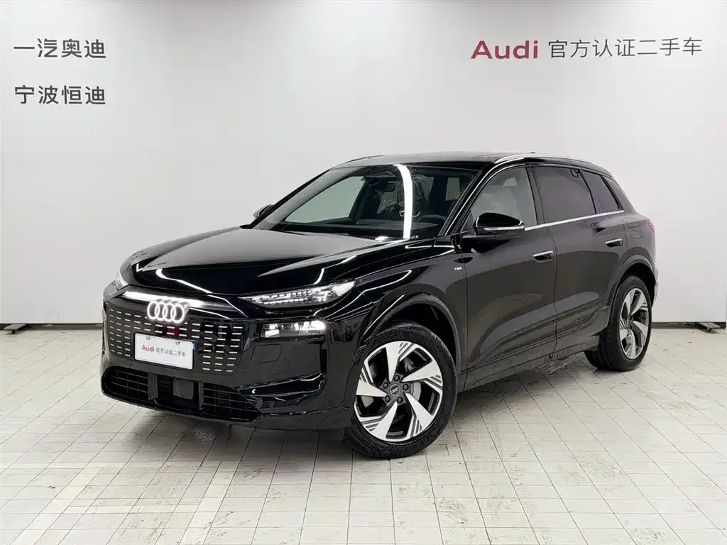 Audi Q6L e-tron — фото 1
