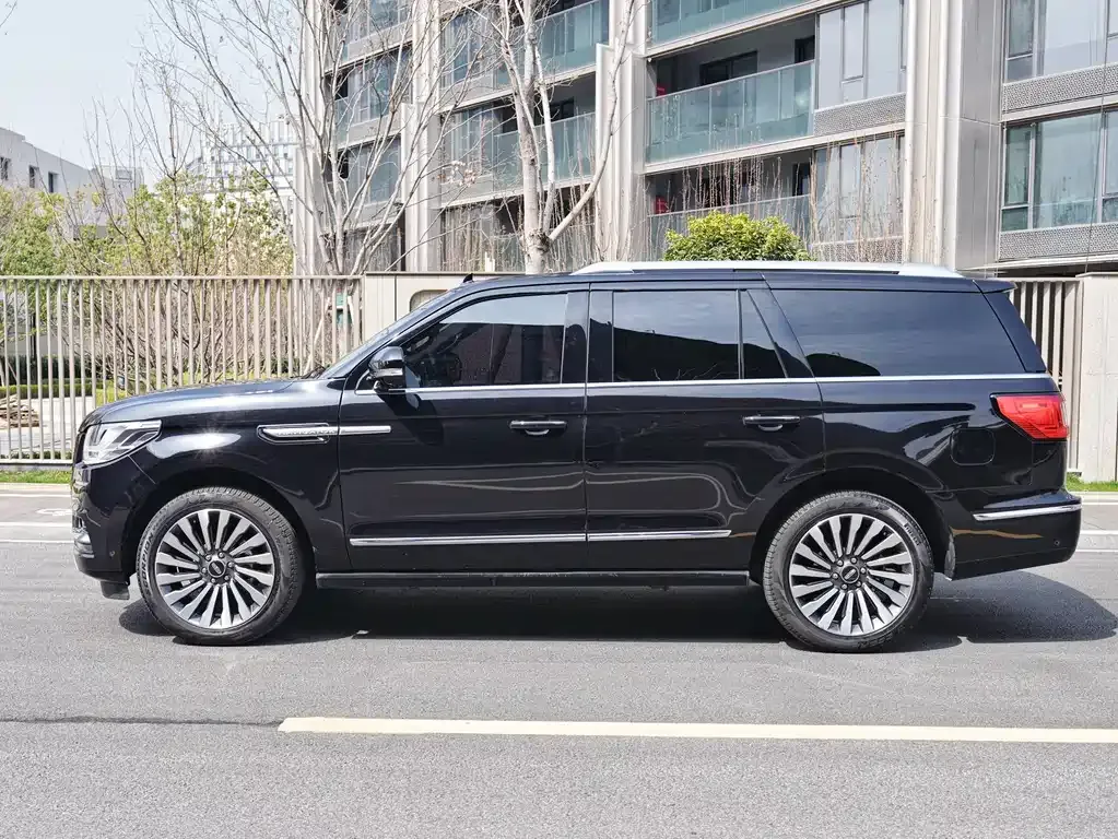 Lincoln Navigator — фото 8