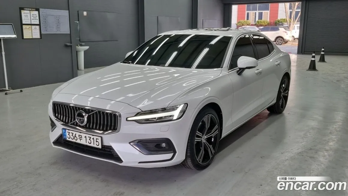 Volvo S60 — фото 1