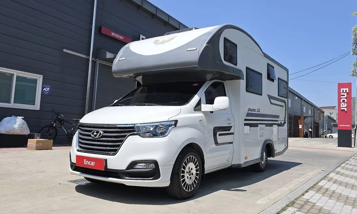 Hyundai Starex — фото 1