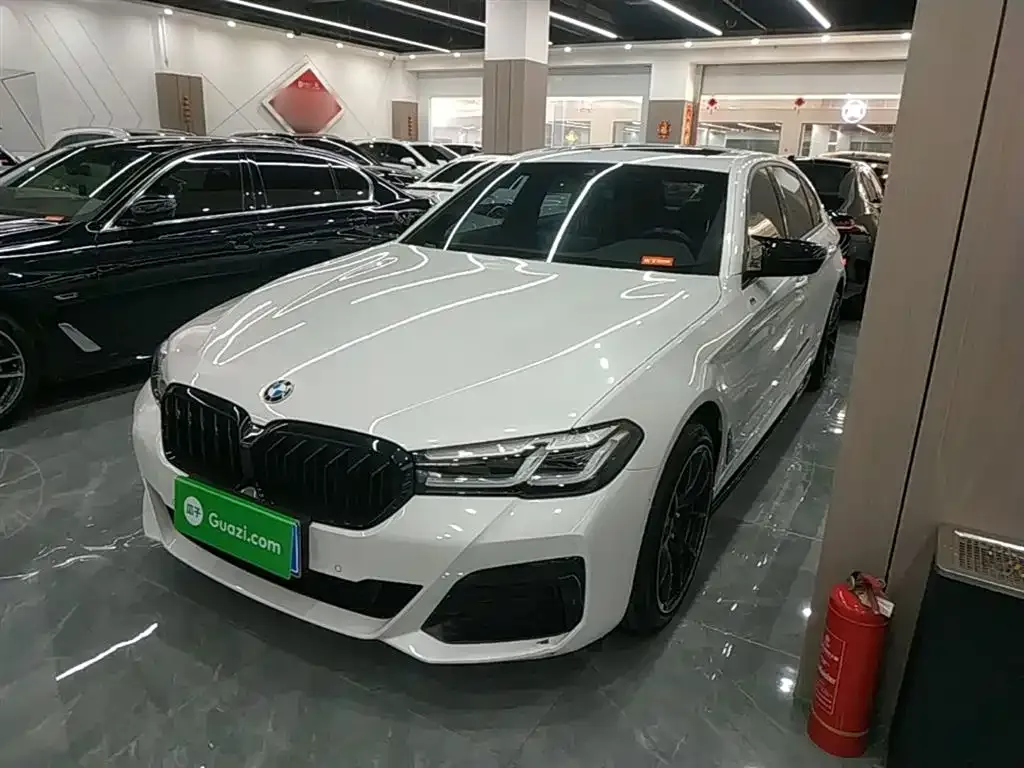 BMW 5 Series — фото 1