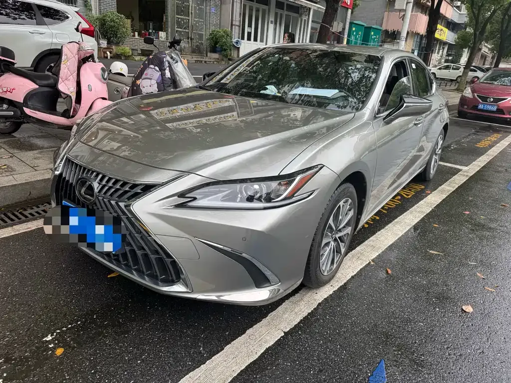 Lexus ES — фото 1