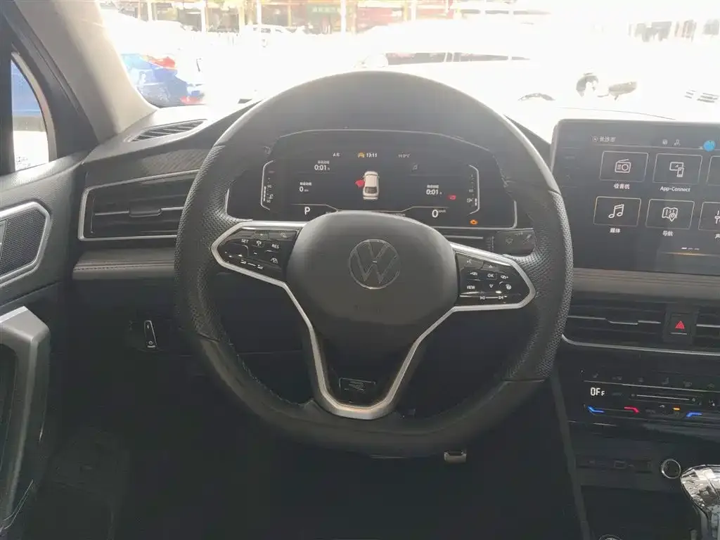 Volkswagen Tiguan X — фото 4