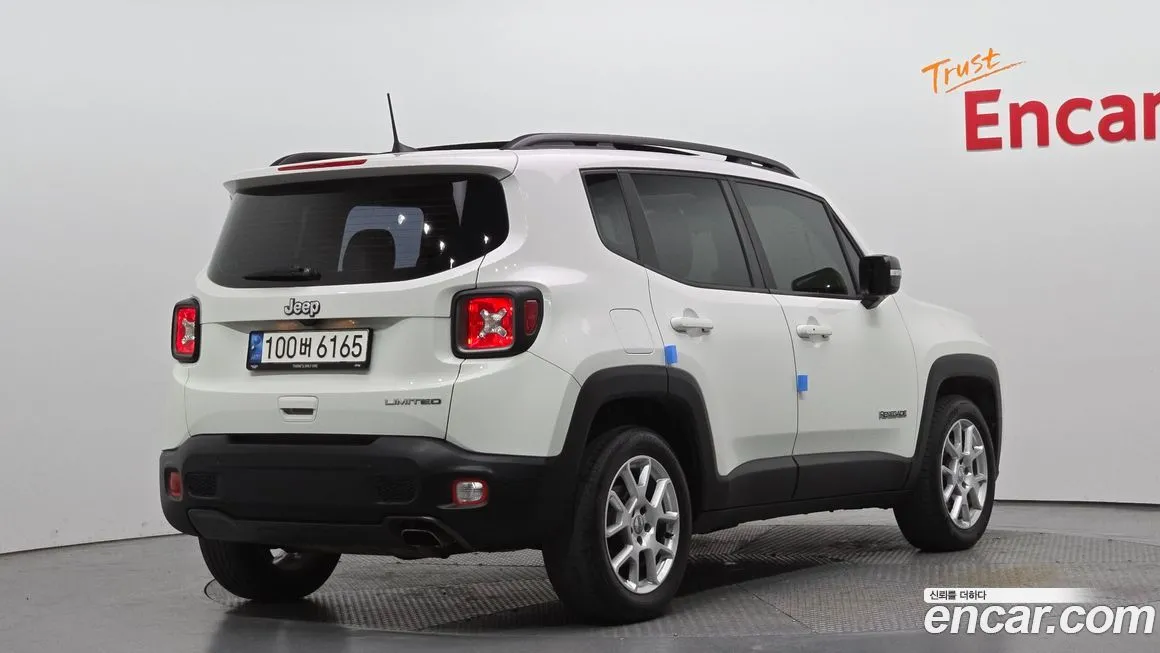 Jeep Renegade — фото 6