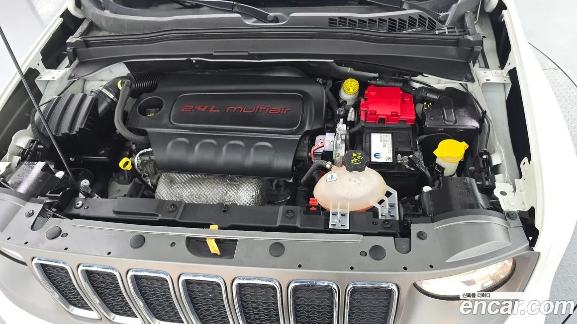 Jeep Renegade — фото 10