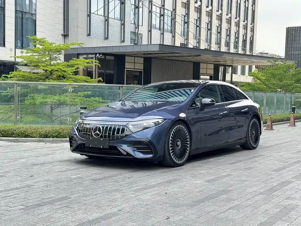 Mercedes-Benz EQS AMG — фото 1