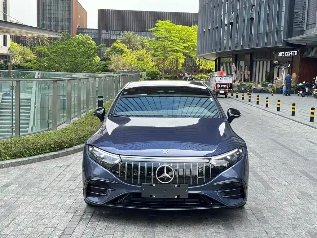 Mercedes-Benz EQS AMG — фото 9
