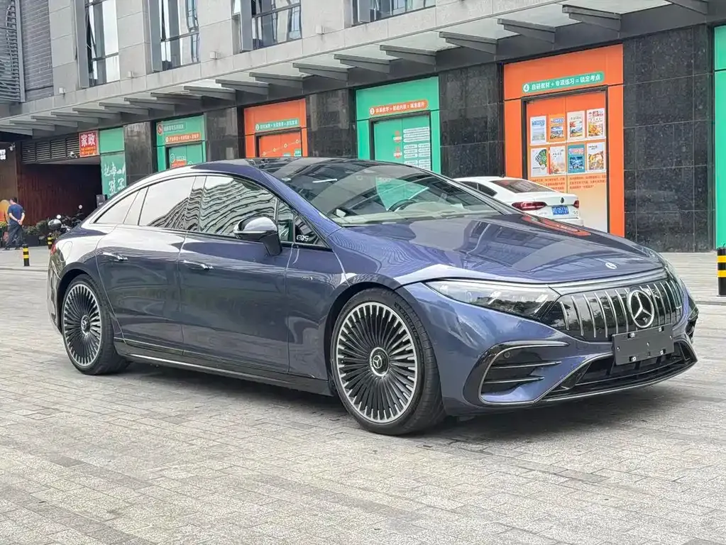 Mercedes-Benz EQS AMG — фото 10