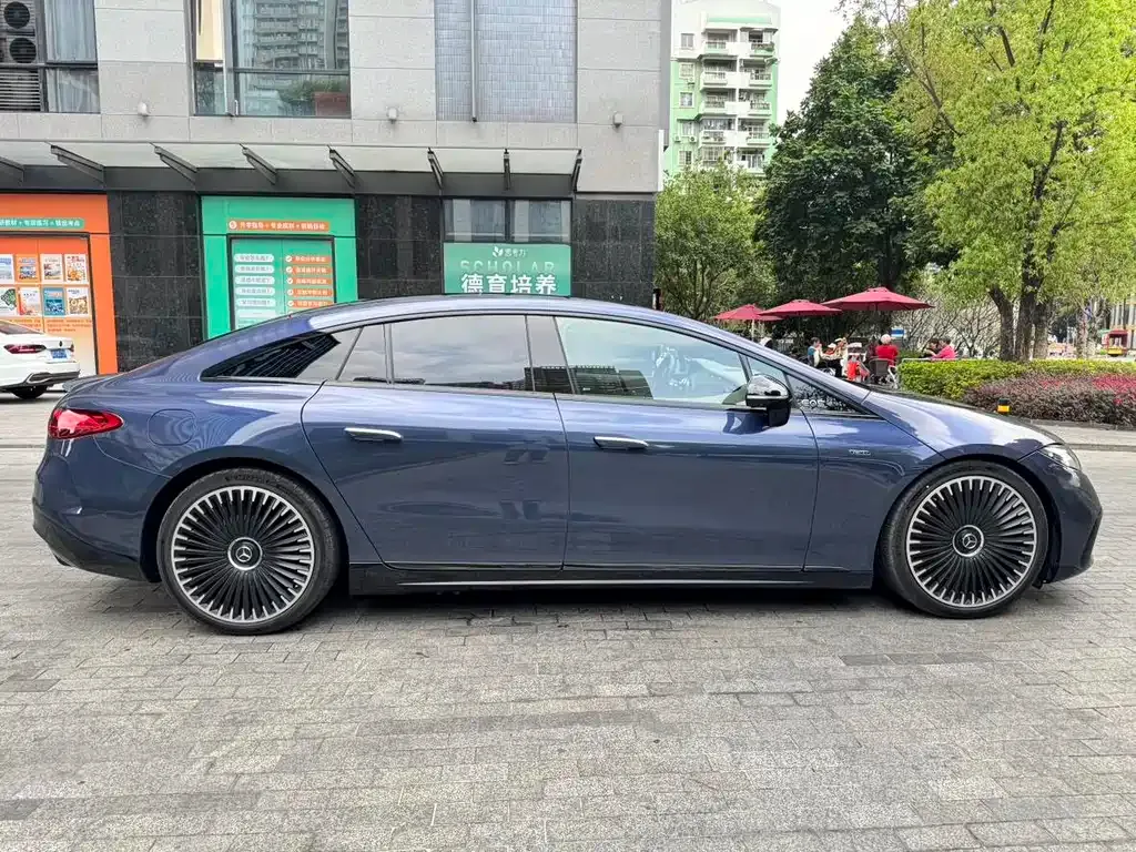 Mercedes-Benz EQS AMG — фото 4