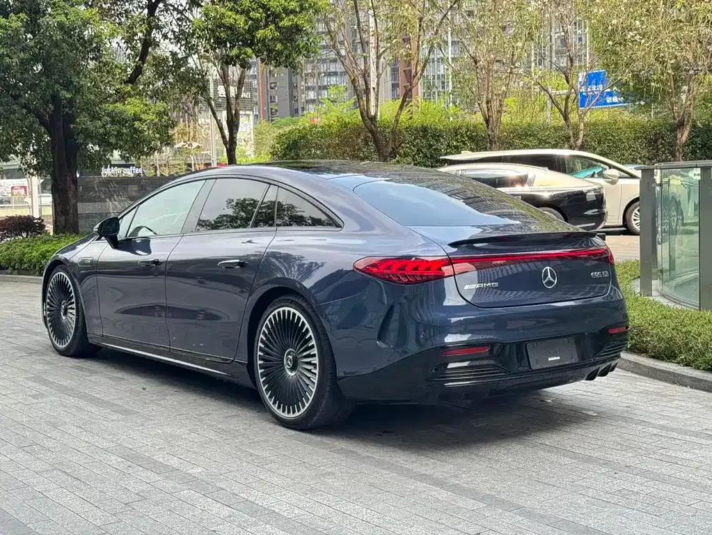 Mercedes-Benz EQS AMG — фото 3