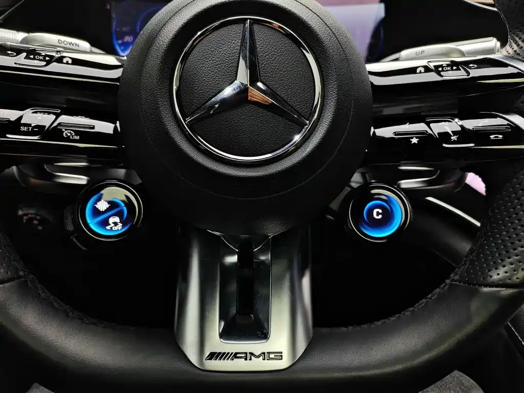 Mercedes-Benz EQS AMG — фото 8