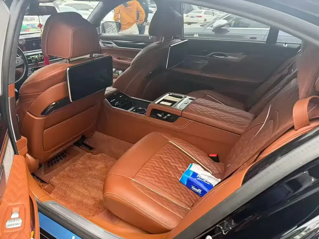 BMW 7 Series — фото 9